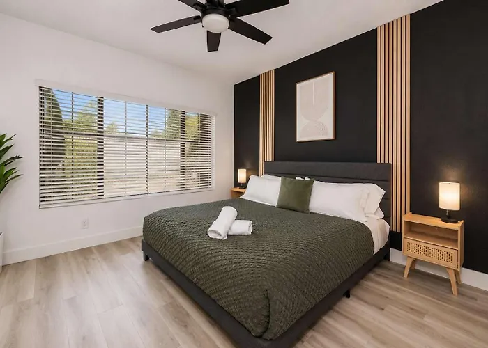 Retreat - 2br With Pool And Gym Scottsdale