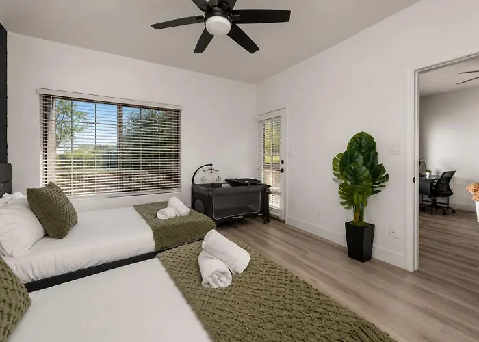 Retreat - 2br With Pool And Gym Scottsdale