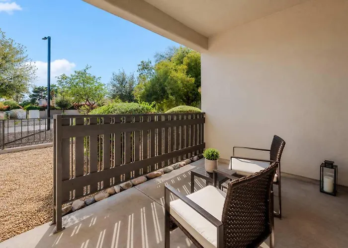 Retreat - 2br With Pool And Gym
